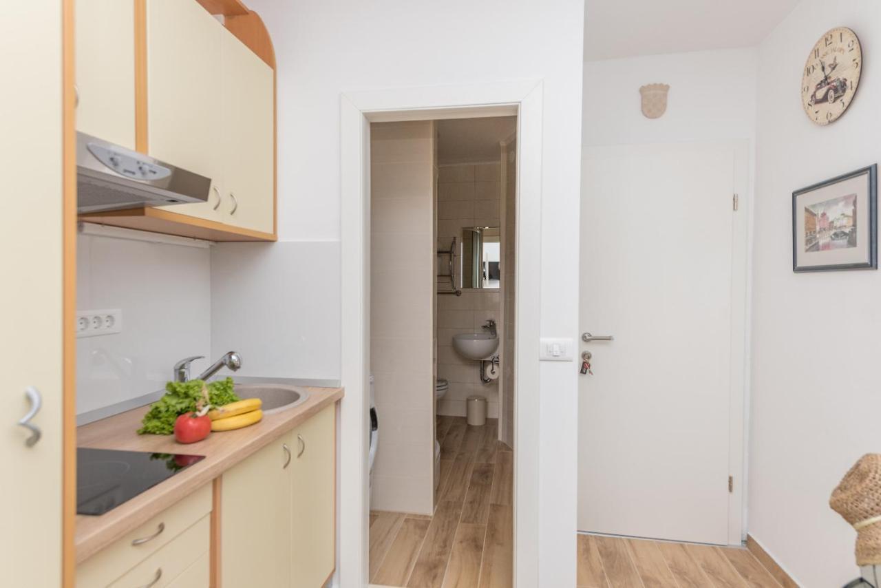 East Side Deluxe Suite Makarska Exterior photo